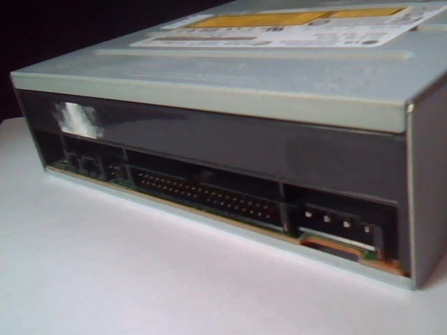 LG CD-R/RW CD Drive GCE-8526B 1.04 December 2004 - image 4