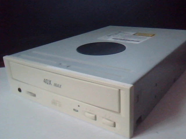 LG CD-ROM CD Drive CRD-8400B 1.00 March 1999 40X MAX 40-pin IDE ATA vintage