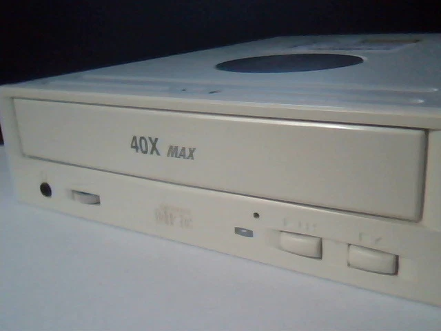 LG CD-ROM CD Drive CRD-8400B 1.00 March 1999 40X MAX 40-pin IDE ATA vintage - image 2