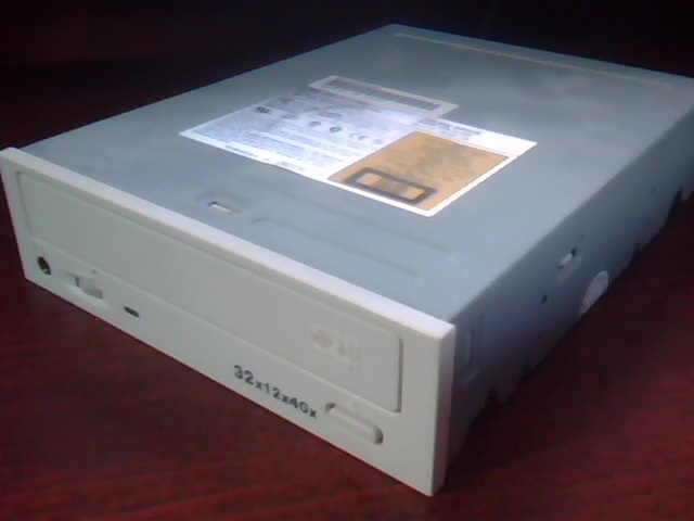 LITE-ON IT Corp. CD-RW CD Drive LTR-32123S April 2002 32x12x40x
