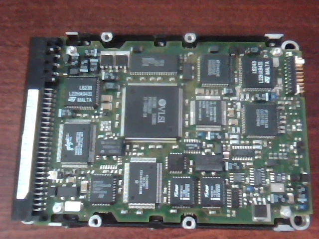 Hard Disk Drive SCSI Quantum DSP3133L RH32E-YR A01 542191903 - image 4