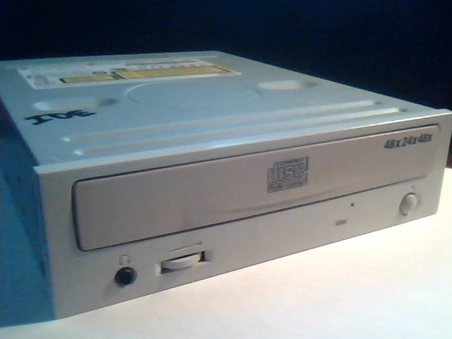 CD Drive IDE LG CD-R RW GCE-8481B 1.10 November 2002 Rewritable Ultra Speed