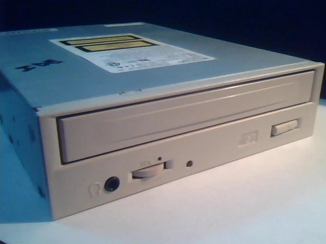 CD Drive IDE Mitsumi CRMC-FX4830T July 2000 CTE R02C-E02