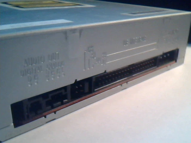 CD Drive IDE Mitsumi CRMC-FX4830T July 2000 CTE R02C-E02 - image 6