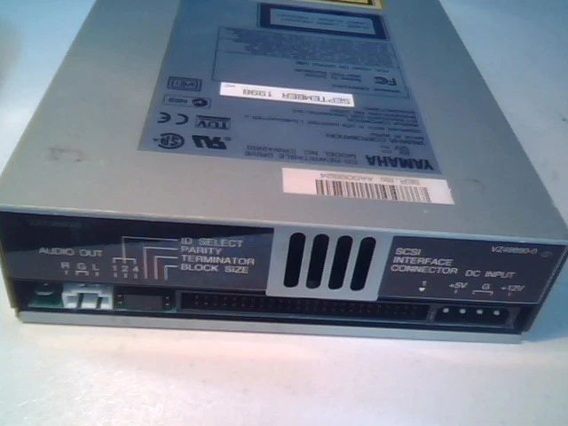 Yamaha 4-2-6 CRW-4260t CD-ReWritable SCSI 50-pin CDROM Drive has Block Size 512 - image 2