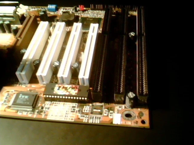 GIGABYTE GA-6ZXC rev 2.0 SLOT1 440ZX Pentium Motherboard 3xISA w P3 550MHz iTE - image 2