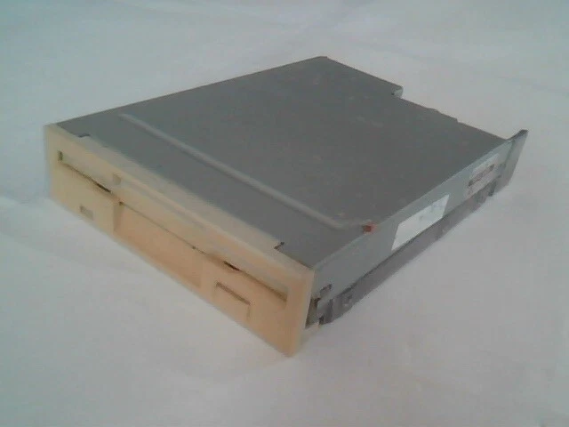 3.5in Internal Floppy Drive Fujitsu Limited M2537B11D beige faceplate