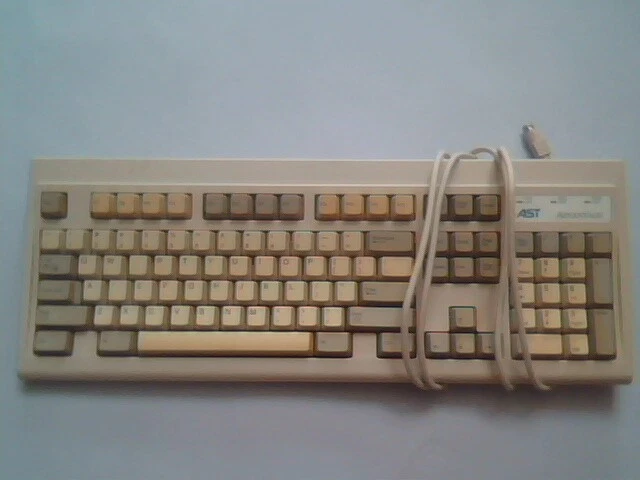 AST Advantage SK1000 KEYBOARD 230612-001-A KKA100RE1U - vintage, working