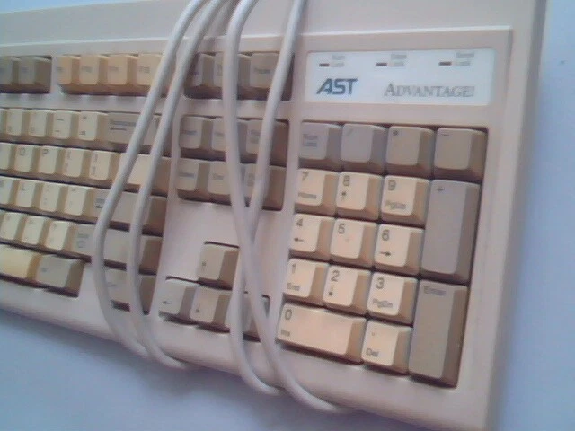 AST Advantage SK1000 KEYBOARD 230612-001-A KKA100RE1U - vintage, working - image 2