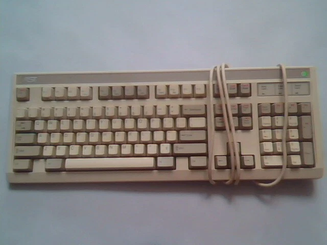 AST Keyboard 119127-001 Rev G KB-101 AQ6ZG-RT687XT - vintage, working