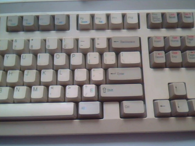 AST Keyboard 119127-001 Rev G KB-101 AQ6ZG-RT687XT - vintage, working - image 3