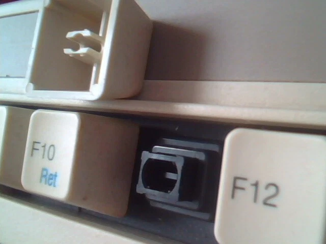 AST Keyboard 119127-001 Rev G KB-101 AQ6ZG-RT687XT - vintage, working - image 8