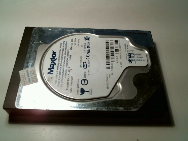 IDE Hard Disk Drive Maxtor DiamondMax Plus 8 NAR61590 60058656 KMGA 30GB