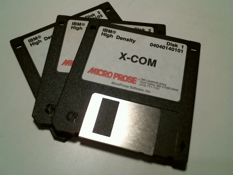 Micro Prose X-COM IBM UFO: ENEMY UNKNOWN V1.2 1994 game on 3.5" floppy disks
