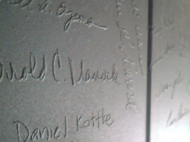 Macintosh Plus 1MB - Back panel of Case - with label and STEVE JOBS SIGNATURE - image 6