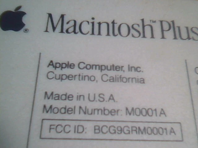 Macintosh Plus 1MB - Back panel of Case - with label and STEVE JOBS SIGNATURE -3 - image 4