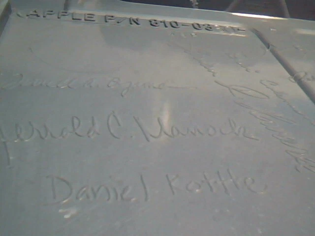 Macintosh Plus 1MB - Back panel of Case - with label and STEVE JOBS SIGNATURE -3 - image 8
