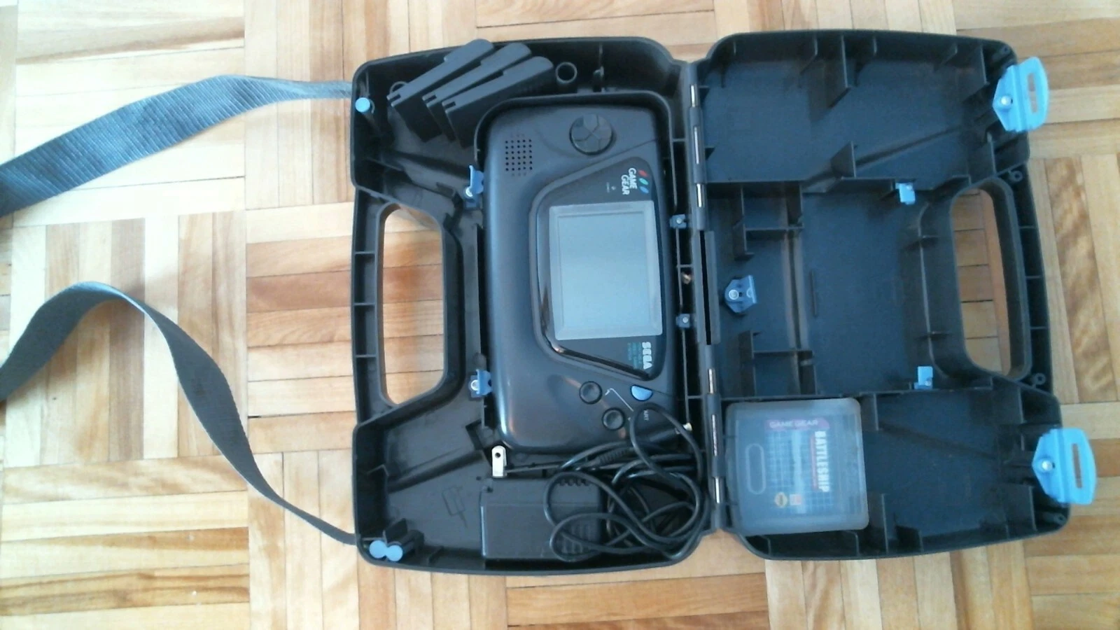 SEGA Game Gear - Video Game System and Carry-all Cartridges Case - Entire set - image 3