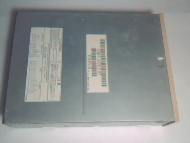 CD-ROM Drive SUN 370-2816-02 Toshiba XM-5701B v 002 50-pin SCSI 1996 3702816 - image 2