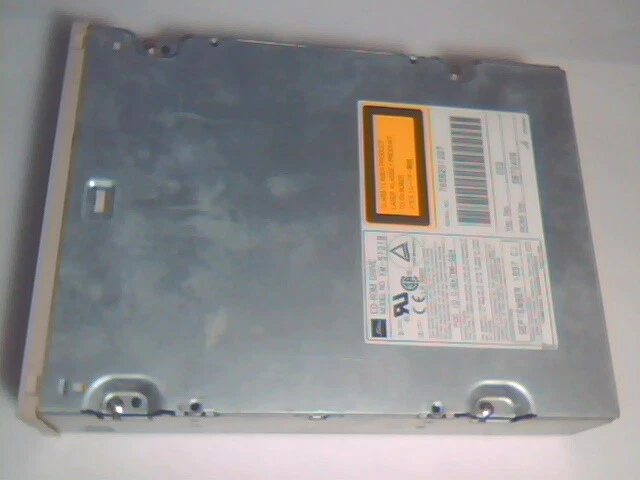CD-ROM Drive SUN 370-2816-02 Toshiba XM-5701B v 002 50-pin SCSI 1996 3702816 - image 3