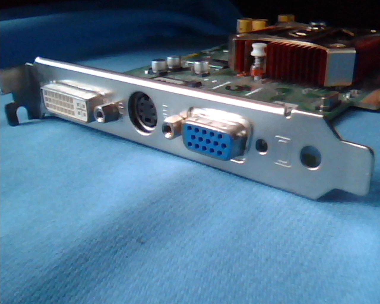 AGP card Asus V9560/ TD V9560 TD 256M C116B 0379758-A01-00504 C1VAD2 DVI VGA TV - image 7