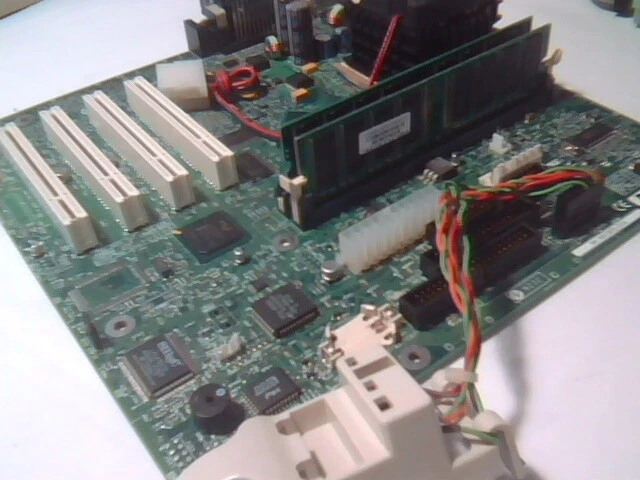 Pentium Motherboard DELL Dimension L800 A01025-310 N232 - image 2