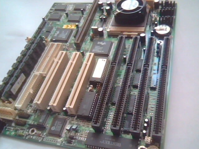 Pentium Motherboard Socket7 PCchips M525 V1.5 430VX - image 2