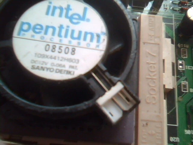 Pentium Motherboard Socket7 PCchips M525 V1.5 430VX - image 4