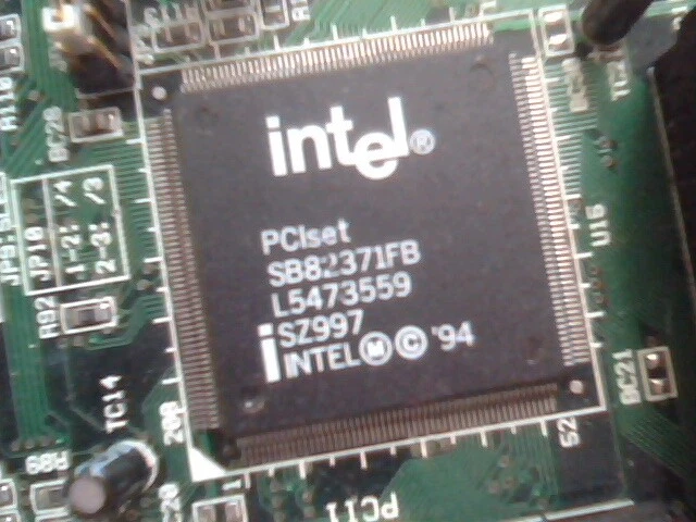 Pentium Motherboard Socket7 PCchips M525 V1.5 430VX - image 5