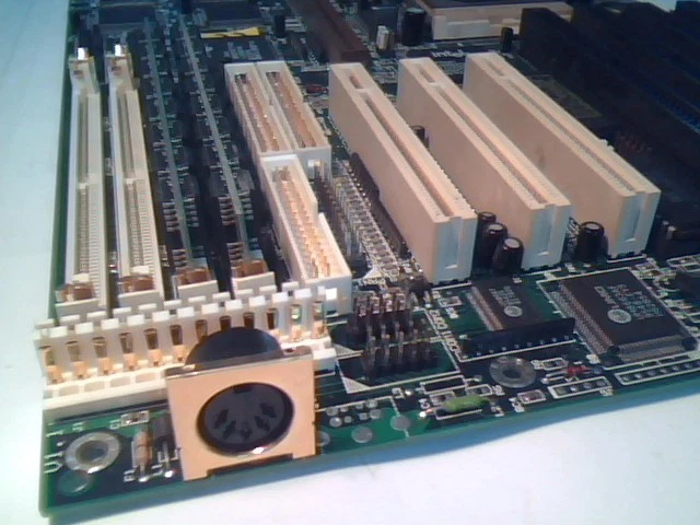 Pentium Motherboard Socket7 PCchips M525 V1.1 430VX UMC UM8663AF - image 2