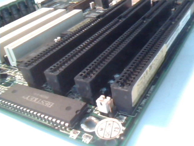 Pentium Motherboard Socket7 PCchips M525 V1.1 430VX UMC UM8663AF - image 3