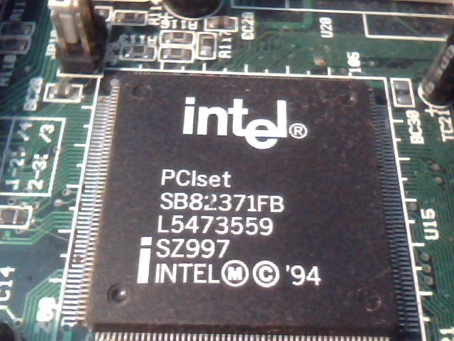 Pentium Motherboard Socket7 PCchips M525 V1.1 430VX UMC UM8663AF - image 5