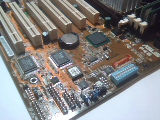 Motherboard P4 ASUS P4B Rev:1.03. 1.8GHz 640MB SDDIF - image 2