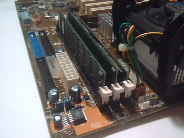 Motherboard P4 ASUS P4B Rev:1.03. 1.8GHz 640MB SDDIF - image 4