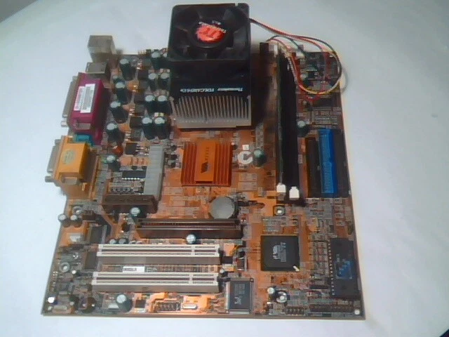 Motherboard Athlon PCchips M805LR REV:1.0 900MHz VIA