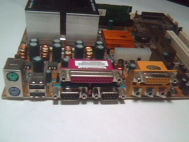 Motherboard Athlon PCchips M805LR REV:1.0 900MHz VIA - image 2