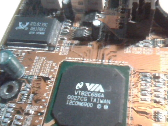 Motherboard Athlon PCchips M805LR REV:1.0 900MHz VIA - image 5