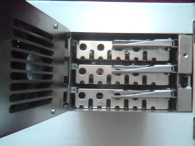 3-Drive SCSI RAID Cabinet Small Miniature 80-pin P34024 — image 2